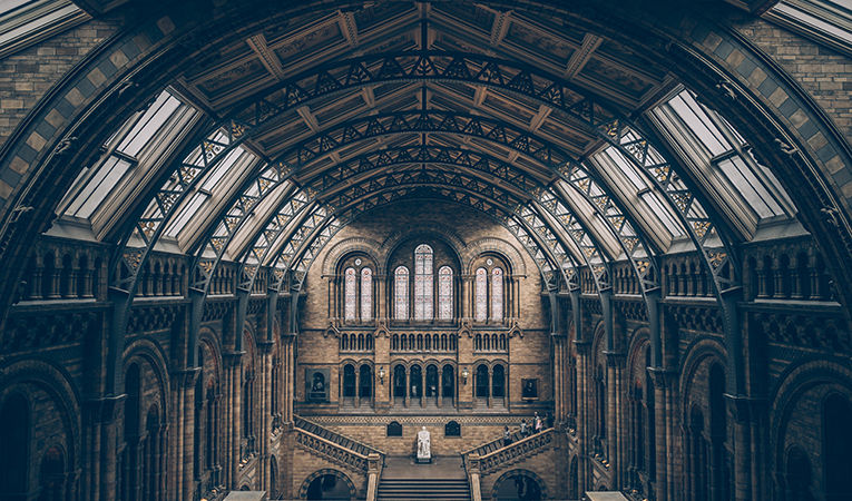 Londres, Inglaterra, arquitectura ornamentada, vidrieras y claraboyas